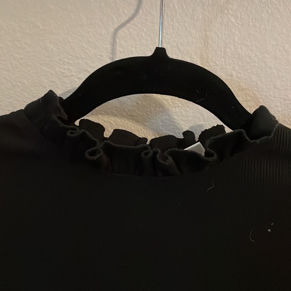 S/M Adorable comfy work top with lacy puff sleeves ✨ - Picture 3 of 7